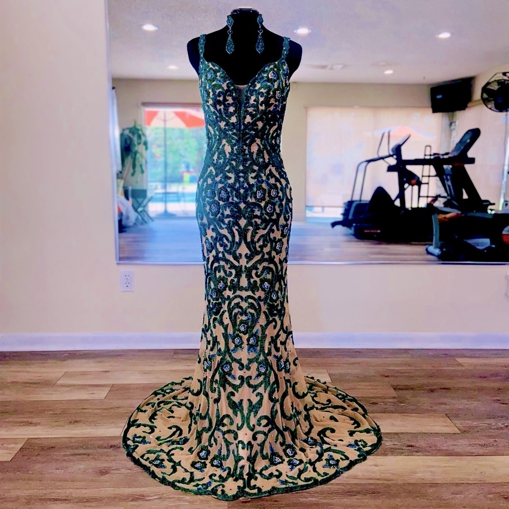 ❗️SOLD❗️Emerald Green Sherri Hill Couture